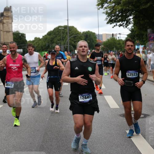 29.06.2025 - hella hamburg halbmarathon Yannick Fuchs http://msf.ph/oto/8316640 29.06.2025 10:50:47 20KM 1485, 1583, 1955, 2034, 2676, 3413, 3435, 3836, 4167, 4940, 5033, 5418, 5492, 6272, 6399, 6416, 6835, 7716, 8393, 8542, 8652, 8669, 8825, 9488, 9727, 9820, 9907, 9934, 10133, 10212, 11043, 11083, 11212, 11590, 11612, 12014, 12348, 12440, 12523, 12712, 13394, 13666, 13750, 13863, 14139, 14369, 14408, 14678, 15097, 15145, 15431, 15695, 15712, 15726, 16113, 16257, 16261, 16470, 16634, 17160, 17617, 17779, 17828, 18208, 18652, 18719, 18899, 19091, 19184 meine-sportfotos.de