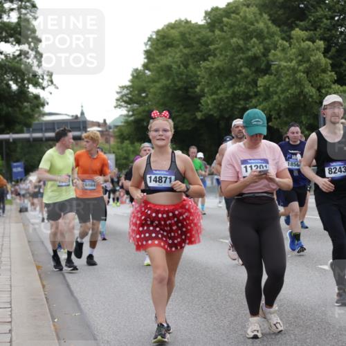 29.06.2025 - hella hamburg halbmarathon Jannik Wohlers http://msf.ph/oto/8316641 29.06.2025 10:38:53 Lombardsbrücke 1760, 1856, 1883, 2092, 2571, 2574, 2843, 2893, 2998, 3275, 3353, 3727, 4523, 4603, 4659, 4855, 4882, 6342, 6343, 6611, 6748, 7341, 7501, 7506, 7524, 7589, 7684, 7815, 8203, 8243, 8457, 9393, 9420, 9446, 10001, 10315, 10512, 10516, 10696, 10849, 10888, 11129, 11201, 11313, 11381, 11382, 11533, 11729, 12090, 12092, 12391, 12410, 12745, 13461, 13519, 14114, 14299, 14871, 14956, 15112, 15262, 15536, 15765, 16382, 16841, 16866, 16869, 16883, 16884, 17313, 17368, 17536 meine-sportfotos.de