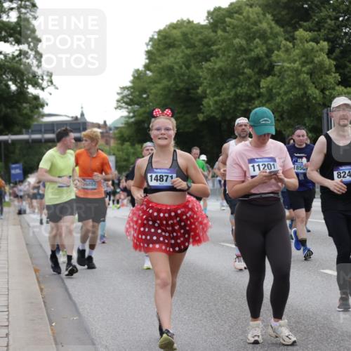29.06.2025 - hella hamburg halbmarathon Jannik Wohlers http://msf.ph/oto/8316664 29.06.2025 10:38:53 Lombardsbrücke 1760, 1856, 1883, 2092, 2571, 2574, 2843, 2893, 2998, 3275, 3353, 3727, 4523, 4603, 4659, 4855, 4882, 6342, 6343, 6611, 6748, 7341, 7501, 7506, 7524, 7589, 7684, 7815, 8203, 8243, 8457, 9393, 9420, 9446, 10001, 10315, 10512, 10516, 10696, 10849, 10888, 11129, 11201, 11313, 11381, 11382, 11533, 11729, 12090, 12092, 12391, 12410, 12745, 13461, 13519, 14114, 14299, 14871, 14956, 15112, 15262, 15536, 15765, 16382, 16841, 16866, 16869, 16883, 16884, 17313, 17368, 17536 meine-sportfotos.de