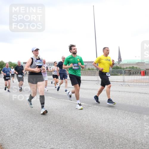 29.06.2025 - hella hamburg halbmarathon Lena Gebhardt http://msf.ph/oto/8316670 29.06.2025 10:56:57 Lombardsbrücke 1447, 10138, 12993, 13671, 9905, 1047, 1207, 2143, 2307, 2370, 2871, 2887, 2932, 2991, 3348, 3387, 3418, 3438, 3470, 3485, 3516, 3517, 3520, 3614, 3675, 3676, 3851, 4094, 4118, 4241, 4485, 4568, 4569, 4611, 4773, 4998, 5057, 5237, 5438, 5589, 5639, 5911, 5944, 6053, 6284, 6348, 6349, 6832, 6981, 7307, 7381, 7416, 7417, 7592, 7787, 7964, 8039, 8108, 8150, 8197, 8224, 8546, 8606, 8679, 8939, 8943, 9172, 9210, 9298, 9299, 9910, 10555, 10569, 10571 meine-sportfotos.de