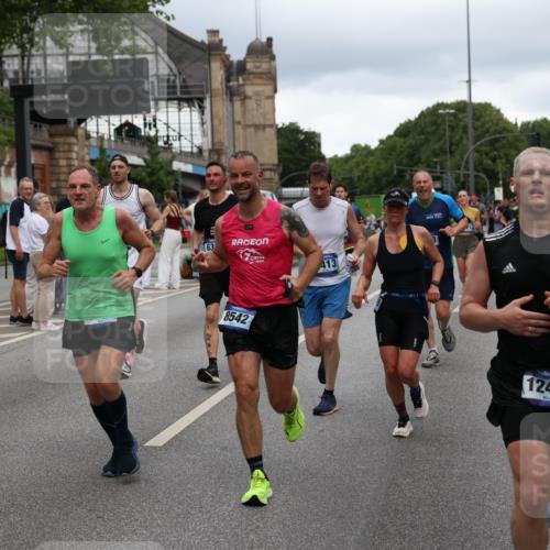 29.06.2025 - hella hamburg halbmarathon Yannick Fuchs http://msf.ph/oto/8316689 29.06.2025 10:50:47 20KM 1485, 1583, 1955, 2034, 2676, 3413, 3435, 3836, 4167, 4940, 5033, 5418, 5492, 6272, 6399, 6416, 6835, 7716, 8393, 8542, 8652, 8669, 8825, 9488, 9727, 9820, 9907, 9934, 10133, 10212, 11043, 11083, 11212, 11590, 11612, 12014, 12348, 12440, 12523, 12712, 13394, 13666, 13750, 13863, 14139, 14369, 14408, 14678, 15097, 15145, 15431, 15695, 15712, 15726, 16113, 16257, 16261, 16470, 16634, 17160, 17617, 17779, 17828, 18208, 18652, 18719, 18899, 19091, 19184 meine-sportfotos.de