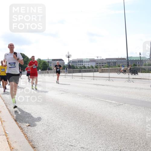 29.06.2025 - hella hamburg halbmarathon Lena Gebhardt http://msf.ph/oto/8316690 29.06.2025 10:12:37 Lombardsbrücke 14540, 7014, 8971, 13566, 1062, 1249, 1610, 1785, 1850, 1851, 1939, 2531, 2661, 2891, 2963, 2964, 3182, 3248, 3262, 3746, 4453, 4499, 4554, 5150, 5166, 5176, 5597, 5598, 6207, 6822, 6871, 6966, 7014, 7474, 7907, 8917, 8971, 9253, 9254, 9405, 9705, 10067, 10581, 10685, 11025, 11509, 12456, 13566, 13816, 14060, 14313, 14540, 14863, 14868, 14869, 15012, 15369, 16379, 16473, 16826, 16911, 17061, 17994, 18178, 18429, 18493, 18530 meine-sportfotos.de