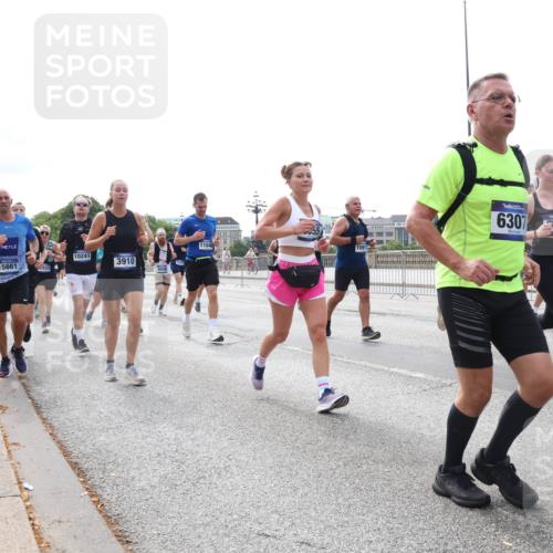 29.06.2025 - hella hamburg halbmarathon Lena Gebhardt http://msf.ph/oto/8316743 29.06.2025 10:22:28 Lombardsbrücke 15661, 820, 10241, 3910, 1091, 6307, 820, 1003, 1187, 1419, 1598, 1963, 2009, 2022, 2063, 2294, 2351, 2479, 2514, 2744, 2886, 3050, 3108, 3172, 3430, 3457, 3458, 3511, 3600, 3601, 3768, 3910, 3946, 4113, 4114, 4131, 4366, 4556, 4559, 4829, 4969, 4970, 5079, 5223, 5343, 5798, 5838, 6030, 6048, 6049, 6303, 6307, 6347, 6820, 6826, 6881, 6899, 6977, 7097, 7188, 7190, 7276, 7529, 7794, 7925, 8355, 8431, 8511, 8855, 8860, 8884, 8931, 8954, 9256 meine-sportfotos.de