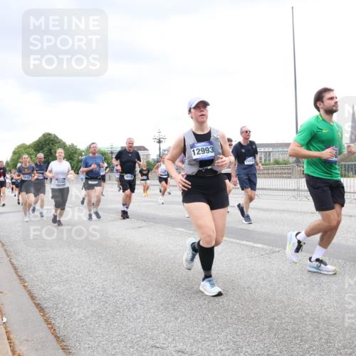 29.06.2025 - hella hamburg halbmarathon Lena Gebhardt http://msf.ph/oto/8316751 29.06.2025 10:56:57 Lombardsbrücke 3418, 472, 3348, 12993, 15823, 1047, 1207, 2143, 2307, 2370, 2871, 2887, 2932, 2991, 3348, 3387, 3418, 3438, 3470, 3485, 3516, 3517, 3520, 3614, 3675, 3676, 3851, 4094, 4118, 4241, 4485, 4568, 4569, 4611, 4773, 4998, 5057, 5237, 5438, 5589, 5639, 5911, 5944, 6053, 6284, 6348, 6349, 6832, 6981, 7307, 7381, 7416, 7417, 7592, 7787, 7964, 8039, 8108, 8150, 8197, 8224, 8546, 8606, 8679, 8939, 8943, 9172, 9210, 9298, 9299, 9910, 10555, 10569, 10571 meine-sportfotos.de