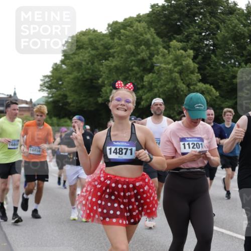 29.06.2025 - hella hamburg halbmarathon Jannik Wohlers http://msf.ph/oto/8316759 29.06.2025 10:38:54 Lombardsbrücke 1760, 1856, 1883, 2092, 2571, 2574, 2843, 2893, 2998, 3275, 3353, 3727, 4523, 4603, 4659, 4855, 4882, 6342, 6343, 6611, 6748, 7341, 7501, 7506, 7524, 7589, 7684, 7815, 8203, 8243, 8457, 9393, 9420, 9446, 10001, 10315, 10512, 10516, 10696, 10849, 10888, 11129, 11201, 11313, 11381, 11382, 11533, 11729, 12090, 12092, 12217, 12391, 12745, 13461, 13519, 14114, 14299, 14871, 14956, 15112, 15262, 15433, 15536, 15765, 16382, 16866, 16869, 16883, 16884, 17313, 17368, 17536 meine-sportfotos.de