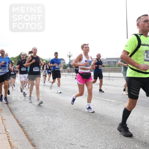 29.06.2025 - hella hamburg halbmarathon Lena Gebhardt http://msf.ph/oto/8316776 29.06.2025 10:22:28 Lombardsbrücke 11046, 15661, 10241, 3910, 13820, 6307, 16511, 1003, 1187, 1419, 1598, 1963, 2009, 2022, 2063, 2294, 2351, 2479, 2514, 2744, 2886, 3050, 3108, 3172, 3430, 3457, 3458, 3511, 3600, 3601, 3768, 3910, 3946, 4113, 4114, 4131, 4366, 4556, 4559, 4829, 4969, 4970, 5079, 5223, 5343, 5798, 5838, 6030, 6048, 6049, 6303, 6307, 6347, 6820, 6826, 6881, 6899, 6977, 7097, 7188, 7190, 7276, 7529, 7794, 7925, 8355, 8431, 8511, 8855, 8860, 8884, 8931, 8954, 9256 meine-sportfotos.de