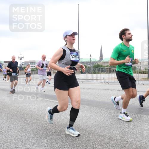 29.06.2025 - hella hamburg halbmarathon Lena Gebhardt http://msf.ph/oto/8316802 29.06.2025 10:56:57 Lombardsbrücke 41872, 3348, 10138, 12993, 50, 1047, 1207, 2143, 2307, 2370, 2871, 2887, 2932, 2991, 3348, 3387, 3418, 3438, 3470, 3485, 3516, 3517, 3520, 3614, 3675, 3676, 3851, 4094, 4118, 4241, 4485, 4568, 4569, 4611, 4773, 4998, 5057, 5237, 5438, 5589, 5639, 5911, 5944, 6053, 6284, 6348, 6349, 6832, 6981, 7307, 7381, 7416, 7417, 7592, 7787, 7964, 8039, 8108, 8150, 8197, 8224, 8546, 8606, 8679, 8939, 8943, 9172, 9210, 9298, 9299, 9910, 10555, 10569, 10571 meine-sportfotos.de