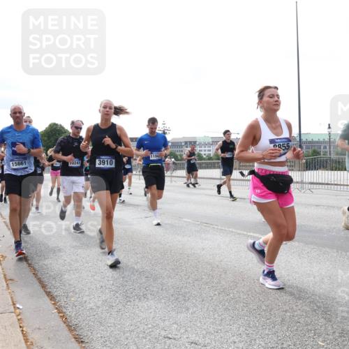 29.06.2025 - hella hamburg halbmarathon Lena Gebhardt http://msf.ph/oto/8316815 29.06.2025 10:22:28 Lombardsbrücke 1104, 15661, 18611, 241, 3910, 855, 16650, 1433, 1003, 1187, 1419, 1598, 1963, 2009, 2022, 2063, 2294, 2351, 2479, 2514, 2744, 2886, 3050, 3108, 3172, 3430, 3457, 3458, 3511, 3600, 3601, 3768, 3910, 3946, 4113, 4114, 4131, 4366, 4556, 4559, 4829, 4969, 4970, 5079, 5223, 5343, 5798, 5838, 6030, 6048, 6049, 6303, 6307, 6347, 6820, 6826, 6881, 6899, 6977, 7097, 7188, 7190, 7276, 7529, 7794, 7925, 8355, 8431, 8511, 8855, 8860, 8884, 8931, 8954, 9256 meine-sportfotos.de