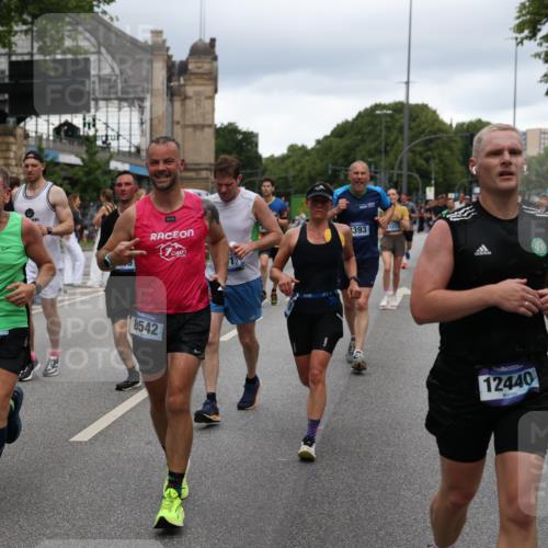 29.06.2025 - hella hamburg halbmarathon Yannick Fuchs http://msf.ph/oto/8316902 29.06.2025 10:50:48 20KM 1485, 1583, 1955, 2034, 2417, 2676, 3413, 3435, 3836, 4167, 4940, 5033, 5418, 5492, 6272, 6399, 6416, 6835, 7716, 8393, 8542, 8652, 8669, 8825, 9488, 9577, 9727, 9820, 9907, 9934, 10133, 10212, 11043, 11083, 11212, 11590, 11612, 12014, 12348, 12440, 12523, 12712, 13394, 13666, 13750, 13863, 14139, 14369, 14678, 15097, 15145, 15431, 15695, 15712, 15726, 16113, 16257, 16261, 16470, 16634, 17160, 17617, 17779, 17828, 18208, 18652, 18719, 19091, 19184 meine-sportfotos.de