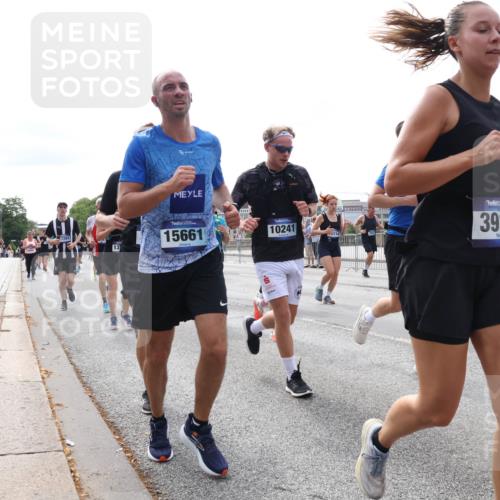 29.06.2025 - hella hamburg halbmarathon Lena Gebhardt http://msf.ph/oto/8316993 29.06.2025 10:22:29 Lombardsbrücke 15661, 10241, 5114, 391, 1003, 1187, 1419, 1598, 1963, 2009, 2022, 2063, 2294, 2351, 2479, 2514, 2744, 2886, 3003, 3050, 3108, 3172, 3430, 3457, 3458, 3511, 3600, 3601, 3768, 3910, 3946, 4113, 4114, 4131, 4366, 4556, 4559, 4829, 4969, 4970, 5079, 5223, 5343, 5798, 5838, 6030, 6048, 6049, 6303, 6307, 6347, 6820, 6826, 6881, 6899, 6977, 7097, 7188, 7190, 7276, 7529, 7794, 7925, 8355, 8431, 8511, 8855, 8860, 8884, 8931, 8954, 9256, 10826, 14801 meine-sportfotos.de