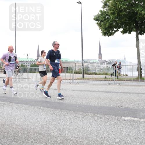 29.06.2025 - hella hamburg halbmarathon Lena Gebhardt http://msf.ph/oto/8317009 29.06.2025 10:56:58 Lombardsbrücke 5944, 15823, 10138, 1047, 1207, 2143, 2307, 2370, 2871, 2887, 2932, 2991, 3348, 3387, 3418, 3438, 3470, 3485, 3516, 3517, 3520, 3614, 3675, 3676, 3723, 3851, 4094, 4118, 4241, 4485, 4568, 4569, 4611, 4773, 4998, 5057, 5237, 5438, 5589, 5639, 5911, 5944, 6053, 6284, 6348, 6349, 6832, 6981, 7307, 7381, 7416, 7417, 7592, 7787, 7964, 8039, 8108, 8150, 8197, 8224, 8546, 8606, 8679, 8939, 8943, 9172, 9210, 9298, 9299, 9910, 10555, 10569, 10571 meine-sportfotos.de