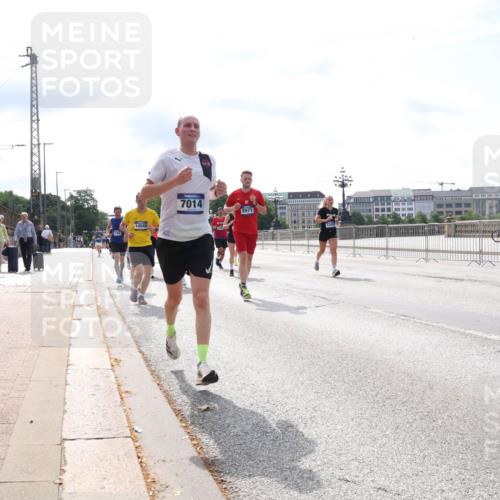 29.06.2025 - hella hamburg halbmarathon Lena Gebhardt http://msf.ph/oto/8317010 29.06.2025 10:12:37 Lombardsbrücke 14540, 7014, 8971, 1249, 1062, 1249, 1610, 1785, 1850, 1851, 1939, 2531, 2661, 2891, 2963, 2964, 3182, 3248, 3262, 3746, 4453, 4499, 4554, 5150, 5166, 5176, 5597, 5598, 6207, 6822, 6871, 6966, 7014, 7474, 7907, 8917, 8971, 9253, 9254, 9405, 9705, 10067, 10581, 10685, 11025, 11509, 12456, 13566, 13816, 14060, 14313, 14540, 14863, 14868, 14869, 15012, 15369, 16379, 16473, 16826, 16911, 17061, 17994, 18178, 18429, 18493, 18530 meine-sportfotos.de