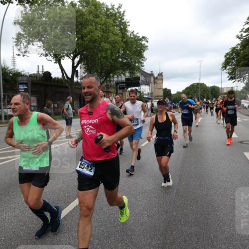 29.06.2025 - hella hamburg halbmarathon Yannick Fuchs http://msf.ph/oto/8317031 29.06.2025 10:50:49 20KM 1485, 1583, 1955, 2034, 2282, 2417, 2676, 3413, 3435, 3836, 4167, 4940, 5033, 5418, 5492, 6272, 6399, 6416, 6835, 7716, 8393, 8542, 8652, 8669, 8825, 9488, 9577, 9727, 9820, 9907, 9934, 10133, 10212, 11043, 11083, 11212, 11590, 11612, 12014, 12348, 12440, 12523, 13394, 13666, 13750, 13863, 14139, 14369, 14678, 15097, 15145, 15431, 15695, 15712, 15726, 16113, 16257, 16261, 16470, 16634, 16830, 16909, 17160, 17617, 17779, 17828, 18208, 18652, 18719, 19091, 19184 meine-sportfotos.de