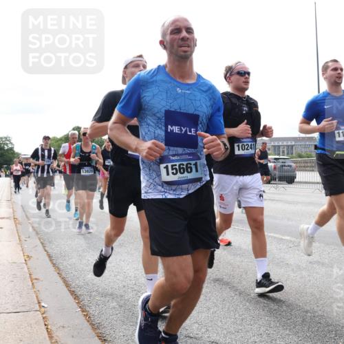 29.06.2025 - hella hamburg halbmarathon Lena Gebhardt http://msf.ph/oto/8317062 29.06.2025 10:22:30 Lombardsbrücke 13820, 15661, 10241, 11046, 1003, 1187, 1419, 1598, 1963, 2009, 2022, 2063, 2294, 2351, 2479, 2514, 2744, 2766, 2886, 3003, 3050, 3108, 3172, 3430, 3457, 3458, 3511, 3600, 3601, 3768, 3910, 3946, 4113, 4114, 4131, 4366, 4556, 4559, 4829, 4969, 4970, 5079, 5223, 5343, 5798, 5838, 6030, 6048, 6049, 6303, 6307, 6347, 6820, 6826, 6881, 6899, 6977, 7097, 7188, 7190, 7276, 7529, 7794, 7925, 8355, 8431, 8511, 8855, 8860, 8884, 8931, 8954, 9256, 10826, 14801 meine-sportfotos.de