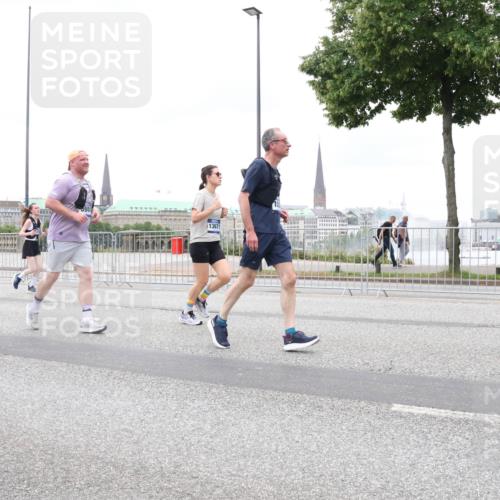 29.06.2025 - hella hamburg halbmarathon Lena Gebhardt http://msf.ph/oto/8317068 29.06.2025 10:56:59 Lombardsbrücke 10138, 3387, 13671, 1207, 2143, 2307, 2370, 2871, 2887, 2932, 2991, 3348, 3387, 3418, 3438, 3470, 3485, 3516, 3517, 3520, 3614, 3723, 3851, 4094, 4118, 4241, 4485, 4568, 4569, 4611, 4773, 4998, 5057, 5237, 5316, 5438, 5589, 5639, 5911, 5944, 6053, 6284, 6348, 6349, 6832, 6981, 7307, 7381, 7416, 7417, 7592, 7787, 7964, 8039, 8108, 8150, 8197, 8224, 8546, 8606, 8679, 8939, 8943, 9110, 9172, 9210, 9298, 9299, 9910, 10555, 10569, 10571 meine-sportfotos.de