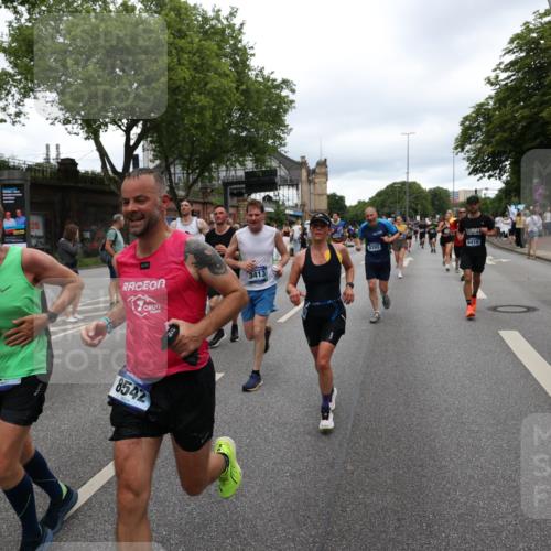 29.06.2025 - hella hamburg halbmarathon Yannick Fuchs http://msf.ph/oto/8317069 29.06.2025 10:50:49 20KM 1485, 1583, 1955, 2034, 2282, 2417, 2676, 3413, 3435, 3836, 4167, 4940, 5033, 5418, 5492, 6272, 6399, 6416, 6835, 7716, 8393, 8542, 8652, 8669, 8825, 9488, 9577, 9727, 9820, 9907, 9934, 10133, 10212, 11043, 11083, 11212, 11590, 11612, 12014, 12348, 12440, 12523, 13394, 13666, 13750, 13863, 14139, 14369, 14678, 15097, 15145, 15431, 15695, 15712, 15726, 16113, 16257, 16261, 16470, 16634, 16830, 16909, 17160, 17617, 17779, 17828, 18208, 18652, 18719, 19091, 19184 meine-sportfotos.de
