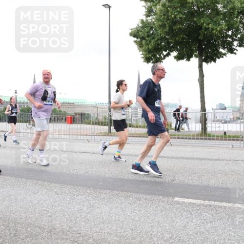 29.06.2025 - hella hamburg halbmarathon Lena Gebhardt http://msf.ph/oto/8317085 29.06.2025 10:56:59 Lombardsbrücke 10138, 5944, 1207, 2143, 2307, 2370, 2871, 2887, 2932, 2991, 3348, 3387, 3418, 3438, 3470, 3485, 3516, 3517, 3520, 3614, 3723, 3851, 4094, 4118, 4241, 4485, 4568, 4569, 4611, 4773, 4998, 5057, 5237, 5316, 5438, 5589, 5639, 5911, 5944, 6053, 6284, 6348, 6349, 6832, 6981, 7307, 7381, 7416, 7417, 7592, 7787, 7964, 8039, 8108, 8150, 8197, 8224, 8546, 8606, 8679, 8939, 8943, 9110, 9172, 9210, 9298, 9299, 9910, 10555, 10569, 10571 meine-sportfotos.de