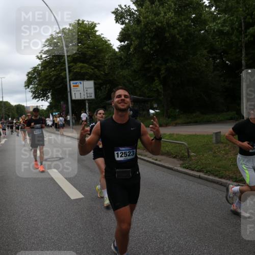 29.06.2025 - hella hamburg halbmarathon Yannick Fuchs http://msf.ph/oto/8317107 29.06.2025 10:50:49 20KM 1485, 1583, 1955, 2034, 2282, 2417, 2676, 3413, 3435, 3836, 4167, 4940, 5033, 5418, 5492, 6272, 6399, 6416, 6835, 7716, 8393, 8542, 8652, 8669, 8825, 9488, 9577, 9727, 9820, 9907, 9934, 10133, 10212, 11043, 11083, 11212, 11590, 11612, 12014, 12348, 12440, 12523, 13394, 13666, 13750, 13863, 14139, 14369, 14678, 15097, 15145, 15431, 15695, 15712, 15726, 16113, 16257, 16261, 16470, 16634, 16830, 16909, 17160, 17617, 17779, 17828, 18208, 18652, 18719, 19091, 19184 meine-sportfotos.de