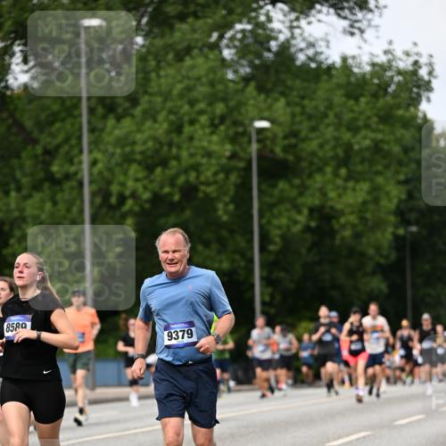 29.06.2025 - hella hamburg halbmarathon Dr. Thomas Lammeyer http://msf.ph/oto/8317126 29.06.2025 10:38:47 Kennedybrücke 2355, 2376, 2510, 2751, 2801, 3145, 3420, 3829, 4479, 4540, 4942, 5453, 5609, 6105, 6171, 6310, 6329, 6843, 7299, 7644, 8021, 8589, 8965, 9379, 9448, 9514, 10674, 11122, 11245 meine-sportfotos.de