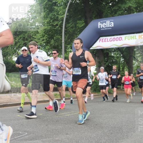 29.06.2025 - hella hamburg halbmarathon KatJ http://msf.ph/oto/8317200 29.06.2025 10:45:24 Zwischen KM18-KM19 1319, 2159, 4767, 5084, 6138, 7189 meine-sportfotos.de