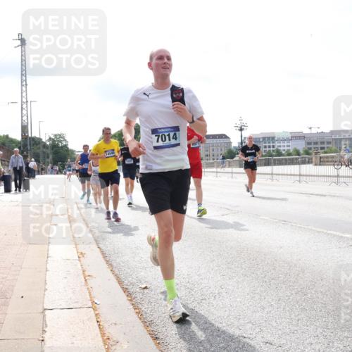29.06.2025 - hella hamburg halbmarathon Lena Gebhardt http://msf.ph/oto/8317219 29.06.2025 10:12:38 Lombardsbrücke 14540, 5597, 7014, 8971, 1020, 1051, 1249, 1610, 1785, 1850, 1851, 1939, 2531, 2661, 2891, 2963, 2964, 3182, 3248, 3262, 3746, 4453, 4499, 4554, 5150, 5166, 5176, 5597, 5598, 6207, 6822, 6871, 6966, 7014, 7474, 7907, 8917, 8971, 9253, 9254, 9405, 9705, 10067, 10581, 10685, 11025, 11509, 11720, 12456, 13566, 13816, 14313, 14540, 14863, 14868, 14869, 15012, 15369, 16323, 16379, 16473, 16826, 16911, 17061, 17994, 18178, 18429, 18493, 18530 meine-sportfotos.de
