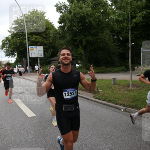 29.06.2025 - hella hamburg halbmarathon Yannick Fuchs http://msf.ph/oto/8317227 29.06.2025 10:50:49 20KM 1485, 1583, 1955, 2034, 2282, 2417, 2676, 3413, 3435, 3836, 4167, 4940, 5033, 5418, 5492, 6272, 6399, 6416, 6835, 7716, 8393, 8542, 8652, 8669, 8825, 9488, 9577, 9727, 9820, 9907, 9934, 10133, 10212, 11043, 11083, 11212, 11590, 11612, 12014, 12348, 12440, 12523, 13394, 13666, 13750, 13863, 14139, 14369, 14678, 15097, 15145, 15431, 15695, 15712, 15726, 16113, 16257, 16261, 16470, 16634, 16830, 16909, 17160, 17617, 17779, 17828, 18208, 18652, 18719, 19091, 19184 meine-sportfotos.de