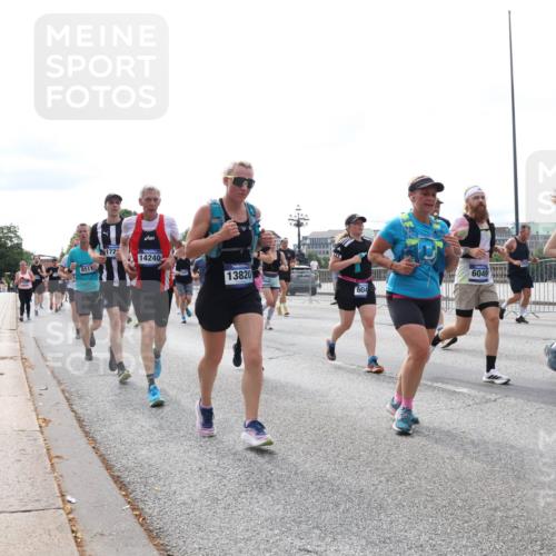 29.06.2025 - hella hamburg halbmarathon Lena Gebhardt http://msf.ph/oto/8317246 29.06.2025 10:22:31 Lombardsbrücke 1725, 14240, 8511, 13820, 0667, 6049, 604, 114, 41, 1003, 1029, 1187, 1419, 1598, 2009, 2022, 2063, 2294, 2351, 2479, 2514, 2766, 2886, 3003, 3050, 3108, 3172, 3430, 3457, 3458, 3511, 3600, 3601, 3768, 3910, 3946, 4113, 4114, 4131, 4366, 4556, 4559, 4829, 4969, 4970, 5079, 5223, 5343, 5798, 5838, 6030, 6048, 6049, 6303, 6307, 6347, 6820, 6826, 6899, 6977, 7097, 7188, 7190, 7276, 7529, 7794, 7925, 8355, 8431, 8511, 8855, 8884, 8931, 8954, 9256, 10826, 14801 meine-sportfotos.de