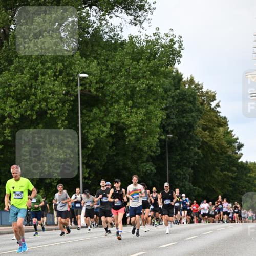29.06.2025 - hella hamburg halbmarathon Dr. Thomas Lammeyer http://msf.ph/oto/8317250 29.06.2025 10:38:48 Kennedybrücke 2355, 2376, 2751, 2801, 3145, 3420, 3829, 4479, 4540, 5453, 5609, 6105, 6171, 6310, 6329, 6843, 7299, 7644, 8021, 8589, 8965, 9379, 9448, 9514, 10674, 11122, 11245 meine-sportfotos.de