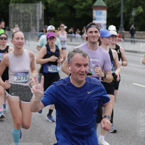 29.06.2025 - hella hamburg halbmarathon Jannik Wohlers http://msf.ph/oto/8317251 29.06.2025 10:38:59 Lombardsbrücke 1760, 1856, 1883, 2092, 2843, 2893, 3275, 3353, 3727, 4523, 4603, 4659, 4855, 4882, 6321, 6342, 6343, 6748, 7341, 7501, 7506, 7524, 7684, 8203, 8243, 8995, 9393, 9420, 9446, 9569, 9698, 10001, 10512, 10516, 10626, 10627, 10849, 10888, 11129, 11313, 11381, 11382, 11461, 11533, 11729, 12217, 12391, 13178, 13461, 13519, 14111, 14114, 14299, 14871, 14956, 15112, 15262, 15433, 15536, 15765, 16178, 16382, 16866, 16869, 16884, 17368, 17536, 17666 meine-sportfotos.de