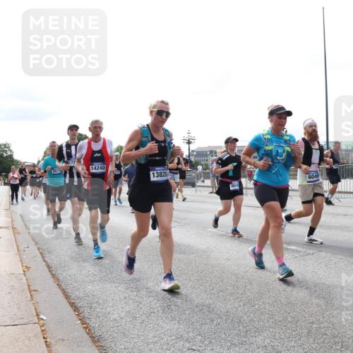 29.06.2025 - hella hamburg halbmarathon Lena Gebhardt http://msf.ph/oto/8317273 29.06.2025 10:22:31 Lombardsbrücke 172, 8511, 14240, 13820, 604, 6049, 0, 5114, 1003, 1029, 1187, 1419, 1598, 2009, 2022, 2063, 2294, 2351, 2479, 2514, 2766, 2886, 3003, 3050, 3108, 3172, 3430, 3457, 3458, 3511, 3600, 3601, 3768, 3910, 3946, 4113, 4114, 4131, 4366, 4556, 4559, 4829, 4969, 4970, 5079, 5223, 5343, 5798, 5838, 6030, 6048, 6049, 6303, 6307, 6347, 6820, 6826, 6899, 6977, 7097, 7188, 7190, 7276, 7529, 7794, 7925, 8355, 8431, 8511, 8855, 8884, 8931, 8954, 9256, 10826, 14801 meine-sportfotos.de