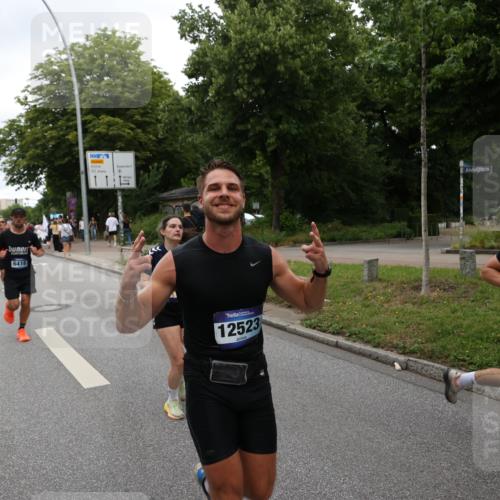 29.06.2025 - hella hamburg halbmarathon Yannick Fuchs http://msf.ph/oto/8317300 29.06.2025 10:50:49 20KM 1485, 1583, 1955, 2034, 2282, 2417, 2676, 3413, 3435, 3836, 4167, 4940, 5033, 5418, 5492, 6272, 6399, 6416, 6835, 7716, 8393, 8542, 8652, 8669, 8825, 9488, 9577, 9727, 9820, 9907, 9934, 10133, 10212, 11043, 11083, 11212, 11590, 11612, 12014, 12348, 12440, 12523, 13394, 13666, 13750, 13863, 14139, 14369, 14678, 15097, 15145, 15431, 15695, 15712, 15726, 16113, 16257, 16261, 16470, 16634, 16830, 16909, 17160, 17617, 17779, 17828, 18208, 18652, 18719, 19091, 19184 meine-sportfotos.de