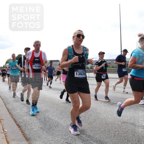 29.06.2025 - hella hamburg halbmarathon Lena Gebhardt http://msf.ph/oto/8317331 29.06.2025 10:22:31 Lombardsbrücke 8511, 91, 14240, 13820, 604, 15445, 1003, 1029, 1187, 1419, 1598, 2009, 2022, 2063, 2294, 2351, 2479, 2514, 2766, 2886, 3003, 3050, 3108, 3172, 3430, 3457, 3458, 3511, 3600, 3601, 3768, 3910, 3946, 4113, 4114, 4131, 4366, 4556, 4559, 4829, 4969, 4970, 5079, 5223, 5343, 5798, 5838, 6030, 6048, 6049, 6303, 6307, 6347, 6820, 6826, 6899, 6977, 7097, 7188, 7190, 7276, 7529, 7794, 7925, 8355, 8431, 8511, 8855, 8884, 8931, 8954, 9256, 10826, 14801 meine-sportfotos.de