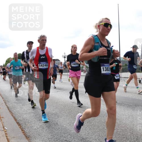 29.06.2025 - hella hamburg halbmarathon Lena Gebhardt http://msf.ph/oto/8317344 29.06.2025 10:22:31 Lombardsbrücke 8511, 1, 6347, 14240, 18611, 13820, 604, 1003, 1029, 1187, 1419, 1598, 2009, 2022, 2063, 2294, 2351, 2479, 2514, 2766, 2886, 3003, 3050, 3108, 3172, 3430, 3457, 3458, 3511, 3600, 3601, 3768, 3910, 3946, 4113, 4114, 4131, 4366, 4556, 4559, 4829, 4969, 4970, 5079, 5223, 5343, 5798, 5838, 6030, 6048, 6049, 6303, 6307, 6347, 6820, 6826, 6899, 6977, 7097, 7188, 7190, 7276, 7529, 7794, 7925, 8355, 8431, 8511, 8855, 8884, 8931, 8954, 9256, 10826, 14801 meine-sportfotos.de