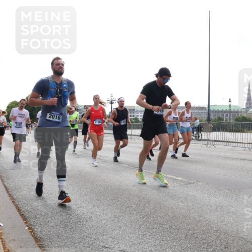 29.06.2025 - hella hamburg halbmarathon Lena Gebhardt http://msf.ph/oto/8317373 29.06.2025 10:37:28 Lombardsbrücke 1337, 79, 2016, 17965, 1426, 1022, 1276, 1337, 1475, 1488, 1490, 1597, 1819, 2016, 2031, 2072, 2104, 2199, 2272, 2480, 2486, 2640, 2853, 3127, 3230, 3633, 3714, 4097, 4347, 4733, 5146, 5171, 5186, 5224, 5522, 5538, 5560, 5640, 5786, 5790, 5875, 5940, 6172, 6243, 6584, 6804, 6821, 6955, 7085, 7124, 7202, 7235, 7350, 7544, 7707, 7777, 7823, 8007, 8257, 8258, 8315, 8811, 8843, 9054, 9055, 9524, 9895, 10506, 12123, 12254, 12472, 12824, 16680, 17798 meine-sportfotos.de