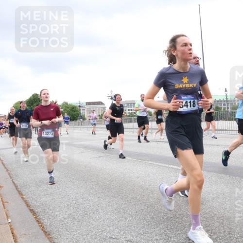 29.06.2025 - hella hamburg halbmarathon Lena Gebhardt http://msf.ph/oto/8317381 29.06.2025 10:57:01 Lombardsbrücke 9404, 13273, 418, 5589, 1207, 2143, 2307, 2370, 2871, 2887, 2932, 2991, 3195, 3348, 3387, 3418, 3438, 3470, 3485, 3516, 3517, 3520, 3614, 3723, 3851, 4086, 4094, 4106, 4118, 4241, 4485, 4568, 4569, 4611, 4773, 4998, 5057, 5316, 5438, 5589, 5639, 5911, 5944, 6053, 6284, 6348, 6349, 6832, 6981, 7381, 7416, 7417, 7592, 7787, 7964, 8039, 8150, 8197, 8224, 8546, 8679, 8851, 8853, 8939, 8943, 9110, 9172, 9210, 9298, 9299, 9910, 10571 meine-sportfotos.de