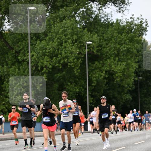 29.06.2025 - hella hamburg halbmarathon Dr. Thomas Lammeyer http://msf.ph/oto/8317398 29.06.2025 10:38:53 Kennedybrücke 2355, 2376, 2751, 2801, 3130, 3420, 4540, 5453, 5609, 6105, 6171, 6310, 6329, 6843, 7299, 7644, 8021, 8589, 8965, 9379, 9448, 10674, 11245 meine-sportfotos.de