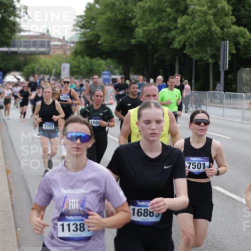 29.06.2025 - hella hamburg halbmarathon Jannik Wohlers http://msf.ph/oto/8317440 29.06.2025 10:39:00 Lombardsbrücke 1856, 1883, 2092, 2843, 2893, 3275, 3353, 3727, 4523, 4603, 4609, 4659, 4855, 4882, 6321, 6342, 6343, 6748, 7341, 7501, 7506, 7524, 7684, 8203, 8243, 8995, 9393, 9420, 9446, 9569, 9698, 9777, 10512, 10516, 10626, 10627, 10849, 10888, 11129, 11313, 11381, 11382, 11461, 11533, 11729, 12150, 12217, 12391, 12680, 13178, 13461, 13495, 13519, 14111, 14114, 14299, 14871, 14956, 15112, 15262, 15433, 15536, 15765, 16178, 16382, 16866, 16869, 16884, 17368, 17536, 17666 meine-sportfotos.de