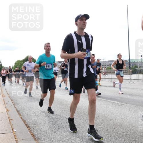 29.06.2025 - hella hamburg halbmarathon Lena Gebhardt http://msf.ph/oto/8317494 29.06.2025 10:22:32 Lombardsbrücke 6347, 8511, 7097, 91, 1003, 1029, 1187, 1419, 1598, 2009, 2022, 2063, 2294, 2351, 2479, 2514, 2766, 2886, 3003, 3050, 3108, 3172, 3430, 3457, 3458, 3511, 3600, 3601, 3910, 3946, 4113, 4114, 4131, 4366, 4556, 4559, 4829, 4969, 4970, 5079, 5223, 5343, 5798, 5838, 6030, 6048, 6049, 6303, 6307, 6347, 6820, 6826, 6899, 6977, 7097, 7188, 7190, 7276, 7529, 7794, 7925, 8355, 8431, 8511, 8855, 8884, 8931, 8954, 9256, 10826, 14525, 14801 meine-sportfotos.de