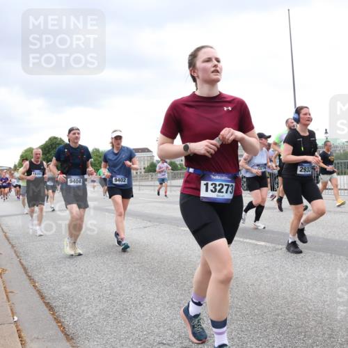 29.06.2025 - hella hamburg halbmarathon Lena Gebhardt http://msf.ph/oto/8317501 29.06.2025 10:57:02 Lombardsbrücke 18281, 9404, 9402, 2417, 13273, 13276, 2932, 1207, 2041, 2143, 2307, 2370, 2871, 2887, 2932, 2991, 3195, 3348, 3387, 3418, 3438, 3470, 3485, 3516, 3517, 3614, 3723, 3851, 4086, 4094, 4106, 4118, 4241, 4485, 4568, 4569, 4611, 4773, 4998, 5057, 5316, 5438, 5589, 5639, 5911, 5944, 6053, 6284, 6348, 6349, 6832, 6981, 7381, 7416, 7417, 7592, 7787, 7964, 8039, 8150, 8197, 8224, 8546, 8552, 8679, 8851, 8853, 8939, 8943, 9110, 9172, 9210, 9298, 9299, 9910, 10571 meine-sportfotos.de