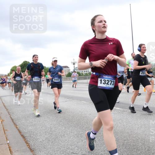 29.06.2025 - hella hamburg halbmarathon Lena Gebhardt http://msf.ph/oto/8317531 29.06.2025 10:57:02 Lombardsbrücke 18281, 9404, 9402, 247, 13273, 3276, 293, 1207, 2041, 2143, 2307, 2370, 2871, 2887, 2932, 2991, 3195, 3348, 3387, 3418, 3438, 3470, 3485, 3516, 3517, 3614, 3723, 3851, 4086, 4094, 4106, 4118, 4241, 4485, 4568, 4569, 4611, 4773, 4998, 5057, 5316, 5438, 5589, 5639, 5911, 5944, 6053, 6284, 6348, 6349, 6832, 6981, 7381, 7416, 7417, 7592, 7787, 7964, 8039, 8150, 8197, 8224, 8546, 8552, 8679, 8851, 8853, 8939, 8943, 9110, 9172, 9210, 9298, 9299, 9910, 10571 meine-sportfotos.de