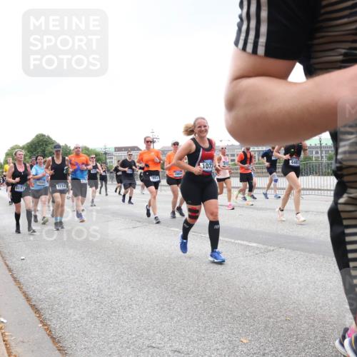 29.06.2025 - hella hamburg halbmarathon Lena Gebhardt http://msf.ph/oto/8317549 29.06.2025 10:47:12 Lombardsbrücke 7431, 1720, 18403, 2120, 1593, 5111, 5114, 18654, 1073, 4483, 1073, 1185, 1286, 1363, 1463, 1523, 1593, 1607, 1704, 1720, 1961, 1999, 2148, 2162, 2211, 2320, 2327, 2407, 2537, 2555, 2556, 2665, 2981, 2994, 3277, 3339, 3406, 3407, 3823, 4184, 4239, 4325, 4342, 4483, 4806, 4895, 4974, 4975, 5111, 5114, 5700, 5796, 5895, 5953, 6255, 6256, 6485, 6496, 6740, 6879, 6995, 7073, 7403, 7412, 7430, 7431, 7630, 7631, 7827, 8105, 8131, 8486, 8553, 8684, 8706, 8915, 8953, 8967, 9018 meine-sportfotos.de