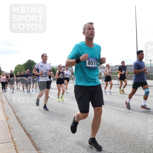 29.06.2025 - hella hamburg halbmarathon Lena Gebhardt http://msf.ph/oto/8317648 29.06.2025 10:22:33 Lombardsbrücke 1, 347, 7249, 8511, 10663, 1003, 1029, 1187, 1419, 1598, 2009, 2022, 2063, 2294, 2351, 2479, 2514, 2766, 2886, 3003, 3050, 3108, 3172, 3430, 3457, 3458, 3511, 3600, 3601, 3910, 3946, 4113, 4114, 4131, 4366, 4556, 4559, 4829, 4969, 4970, 5079, 5223, 5343, 5798, 5838, 6030, 6048, 6049, 6303, 6307, 6347, 6820, 6826, 6899, 6977, 7097, 7188, 7190, 7276, 7529, 7794, 7925, 8355, 8511, 8855, 8884, 8931, 8954, 9256, 10826, 13921, 14525, 14801 meine-sportfotos.de