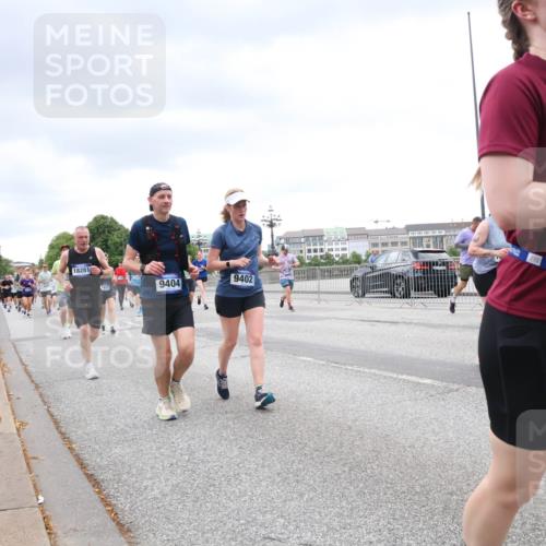 29.06.2025 - hella hamburg halbmarathon Lena Gebhardt http://msf.ph/oto/8317675 29.06.2025 10:57:02 Lombardsbrücke 18281, 7417, 9404, 9402, 1327, 1207, 2041, 2143, 2307, 2370, 2871, 2887, 2932, 2991, 3195, 3348, 3387, 3418, 3438, 3470, 3485, 3516, 3517, 3614, 3723, 3851, 4086, 4094, 4106, 4118, 4241, 4485, 4568, 4569, 4611, 4773, 4998, 5057, 5316, 5438, 5589, 5639, 5911, 5944, 6053, 6284, 6348, 6349, 6832, 6981, 7381, 7416, 7417, 7592, 7787, 7964, 8039, 8150, 8197, 8224, 8546, 8552, 8679, 8851, 8853, 8939, 8943, 9110, 9172, 9210, 9298, 9299, 9910, 10571 meine-sportfotos.de
