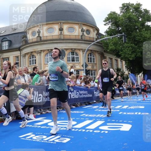 29.06.2025 - hella hamburg halbmarathon Strokosch-Dieckow http://msf.ph/oto/8317690 29.06.2025 10:58:08 Ziel 1563, 1611, 2907, 3141, 4319, 4426, 6104, 6892, 8290, 10036, 10408, 11832, 12773, 13666, 14631, 15125, 15189, 18068 meine-sportfotos.de