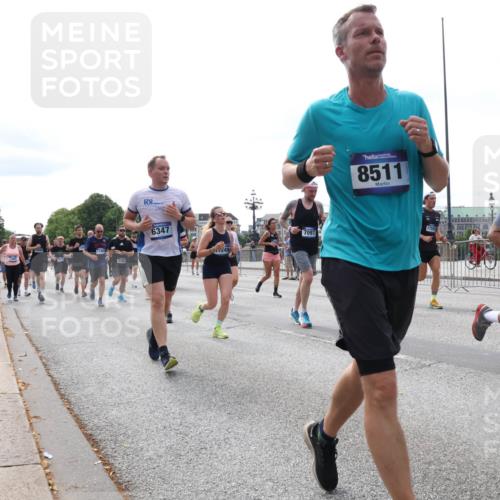29.06.2025 - hella hamburg halbmarathon Lena Gebhardt http://msf.ph/oto/8317695 29.06.2025 10:22:33 Lombardsbrücke 6347, 7097, 8511, 1003, 1029, 1187, 1419, 1598, 2009, 2022, 2063, 2294, 2351, 2479, 2514, 2766, 2886, 3003, 3050, 3108, 3172, 3430, 3457, 3458, 3511, 3600, 3601, 3910, 3946, 4113, 4114, 4131, 4366, 4556, 4559, 4829, 4969, 4970, 5079, 5223, 5343, 5798, 5838, 6030, 6048, 6049, 6303, 6307, 6347, 6820, 6826, 6899, 6977, 7097, 7188, 7190, 7276, 7529, 7794, 7925, 8355, 8511, 8855, 8884, 8931, 8954, 9256, 10826, 13921, 14525, 14801 meine-sportfotos.de