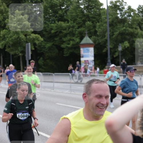 29.06.2025 - hella hamburg halbmarathon Jannik Wohlers http://msf.ph/oto/8317700 29.06.2025 10:39:02 Lombardsbrücke 1856, 1883, 2092, 2578, 2843, 3275, 3353, 3727, 4523, 4603, 4609, 4659, 4855, 4882, 6321, 6342, 6343, 6719, 6726, 6748, 7341, 7501, 7524, 7684, 8203, 8243, 8995, 9393, 9420, 9569, 9698, 9777, 10512, 10626, 10627, 10849, 10888, 11129, 11313, 11381, 11382, 11461, 11533, 11729, 12150, 12217, 12391, 12680, 13178, 13461, 13495, 13519, 14111, 14114, 14299, 14871, 14956, 15112, 15433, 15494, 15536, 15765, 16178, 16382, 16866, 16869, 16884, 17368, 17379, 17536, 17666 meine-sportfotos.de