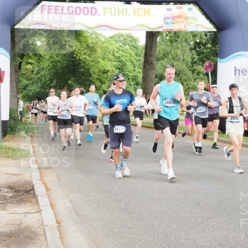 29.06.2025 - hella hamburg halbmarathon MichiJ http://msf.ph/oto/8317728 29.06.2025 10:36:48 Zwischen KM18-KM19 2592, 2596, 3060, 4847, 4890, 6282, 9200, 9619, 9723, 10184, 11977, 12271, 12533, 12690, 13962, 14033, 15384, 16369, 17173, 17395, 17855, 18926, 19112, 19198 meine-sportfotos.de