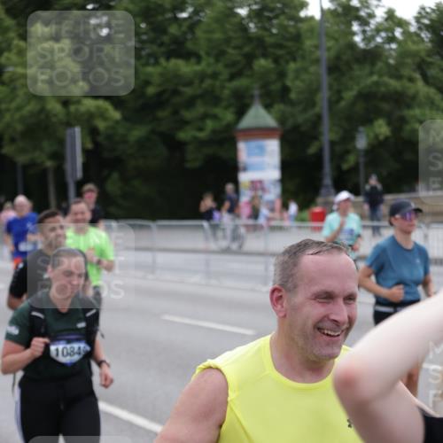 29.06.2025 - hella hamburg halbmarathon Jannik Wohlers http://msf.ph/oto/8317743 29.06.2025 10:39:02 Lombardsbrücke 1856, 1883, 2092, 2578, 2843, 3275, 3353, 3727, 4523, 4603, 4609, 4659, 4855, 4882, 6321, 6342, 6343, 6719, 6726, 6748, 7341, 7501, 7524, 7684, 8203, 8243, 8995, 9393, 9420, 9569, 9698, 9777, 10512, 10626, 10627, 10849, 10888, 11129, 11313, 11381, 11382, 11461, 11533, 11729, 12150, 12217, 12391, 12680, 13178, 13461, 13495, 13519, 14111, 14114, 14299, 14871, 14956, 15112, 15433, 15494, 15536, 15765, 16178, 16382, 16866, 16869, 16884, 17368, 17379, 17536, 17666 meine-sportfotos.de