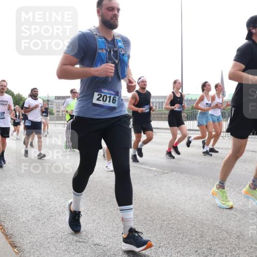 29.06.2025 - hella hamburg halbmarathon Lena Gebhardt http://msf.ph/oto/8317745 29.06.2025 10:37:29 Lombardsbrücke 1293, 1337, 710, 2016, 1730, 107, 1022, 1276, 1337, 1475, 1488, 1490, 1597, 1819, 2016, 2031, 2072, 2104, 2199, 2272, 2480, 2486, 2640, 2853, 3127, 3230, 3633, 3714, 4097, 4347, 4733, 5146, 5171, 5186, 5224, 5522, 5538, 5560, 5640, 5786, 5790, 5875, 5940, 6172, 6243, 6584, 6804, 6821, 6955, 7085, 7124, 7202, 7235, 7321, 7350, 7544, 7707, 7777, 7823, 8007, 8257, 8258, 8315, 8811, 8843, 9054, 9055, 9247, 9524, 9895, 10506, 12123, 12254, 12472, 12824, 16680, 17798 meine-sportfotos.de