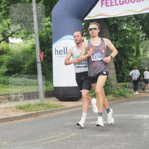 29.06.2025 - hella hamburg halbmarathon KatJ http://msf.ph/oto/8317748 29.06.2025 10:16:01 Zwischen KM18-KM19  meine-sportfotos.de